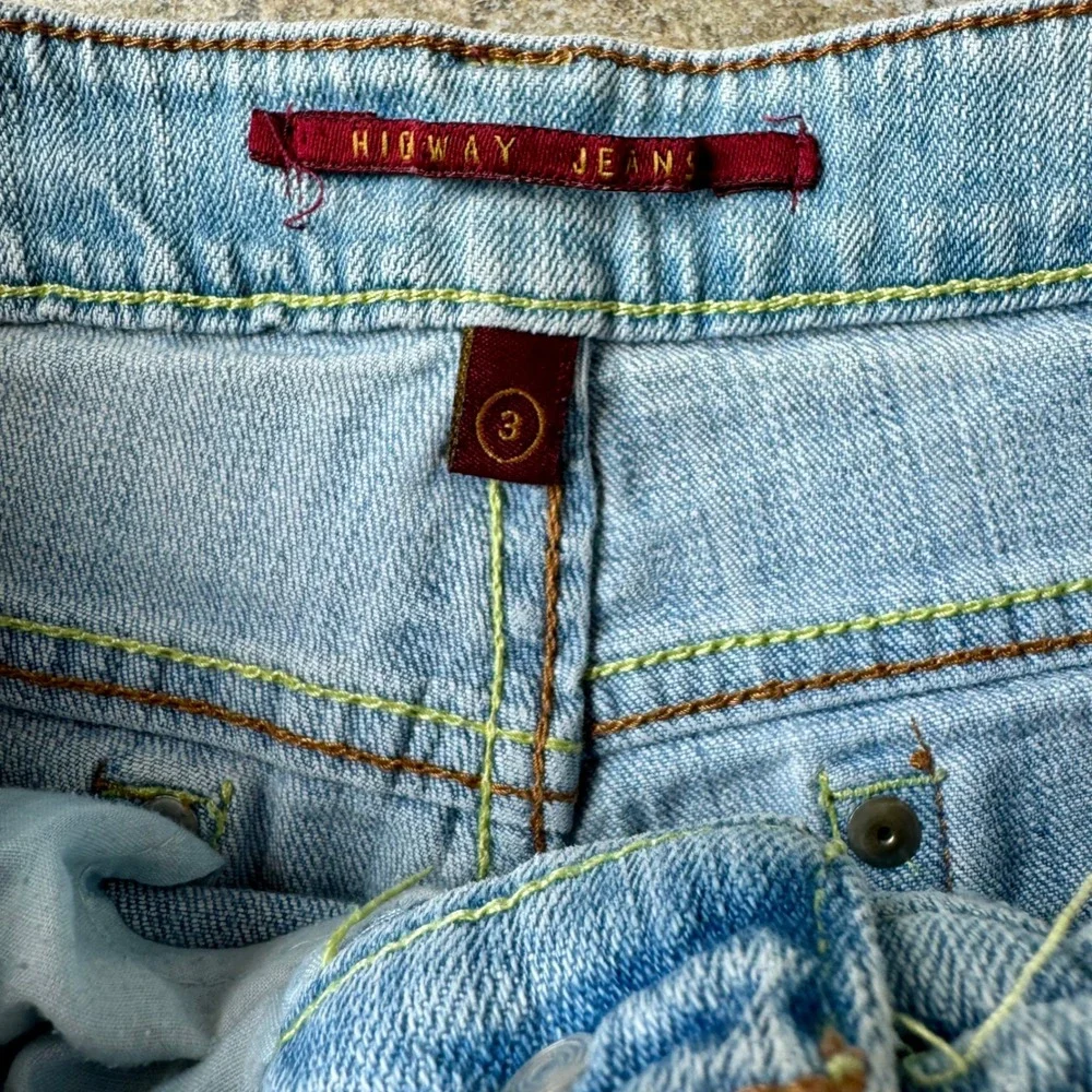Y2K Highway Low Rise Jean Shorts – Distressed + Paint Splatter Light Wash Size 3